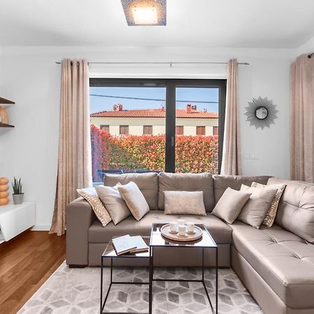 Luxury New Apartment With Private Garden Near The Beach! Poreč Exteriör bild