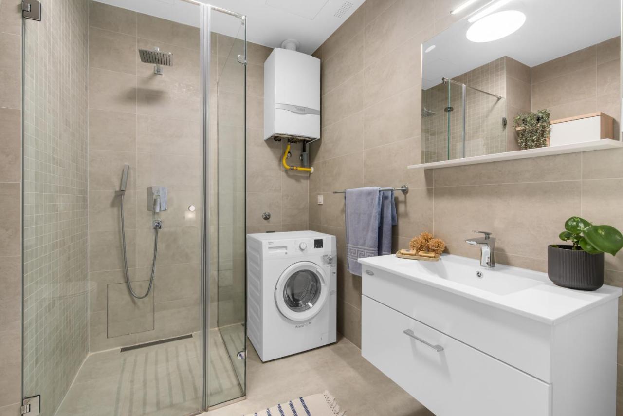Luxury New Apartment With Private Garden Near The Beach! Poreč Exteriör bild