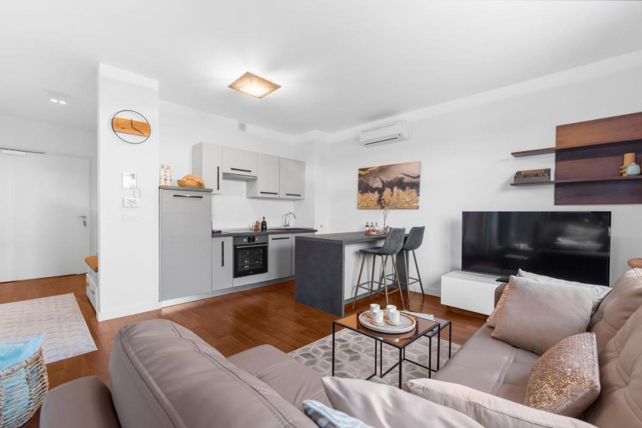 Luxury New Apartment With Private Garden Near The Beach! Poreč Exteriör bild