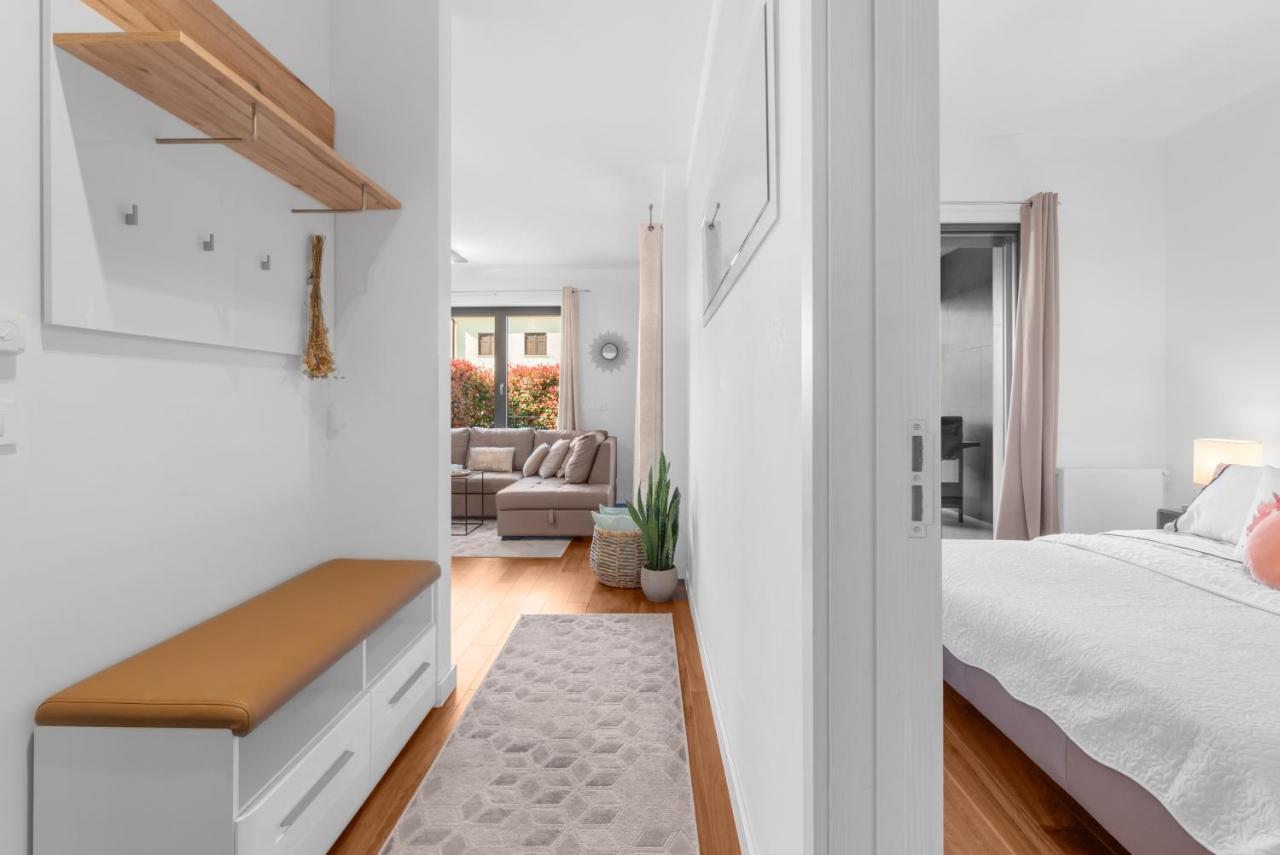 Luxury New Apartment With Private Garden Near The Beach! Poreč Exteriör bild