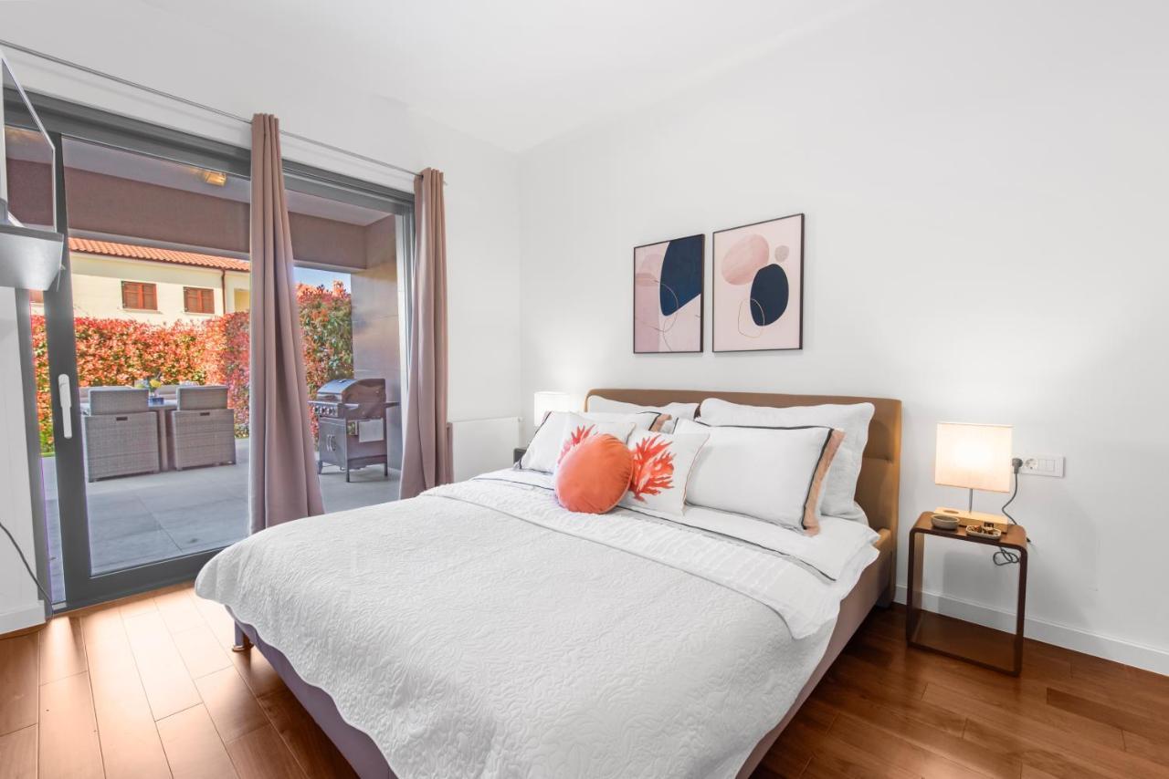 Luxury New Apartment With Private Garden Near The Beach! Poreč Exteriör bild