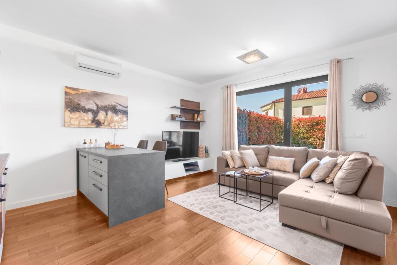 Luxury New Apartment With Private Garden Near The Beach! Poreč Exteriör bild