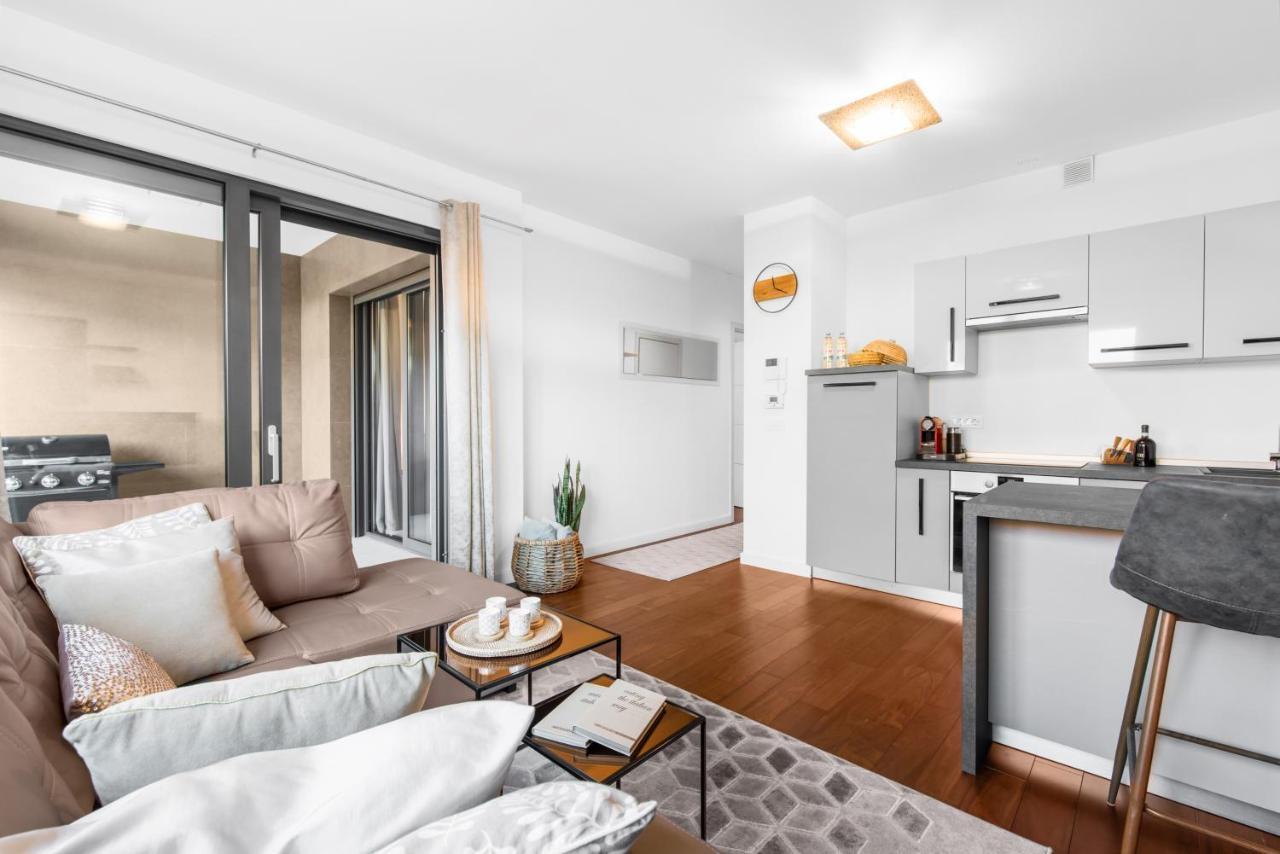 Luxury New Apartment With Private Garden Near The Beach! Poreč Exteriör bild